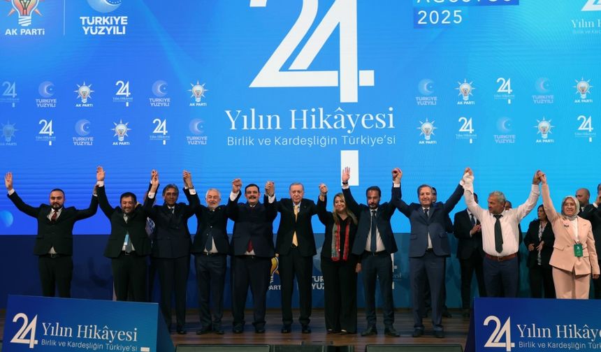 Ak Partiye Tarihi Günde Rekor Belediye Katılımı Yaşandı! Cumhurbaşkanı Erdoğan Dokuz Başkana Rozetlerini Taktı