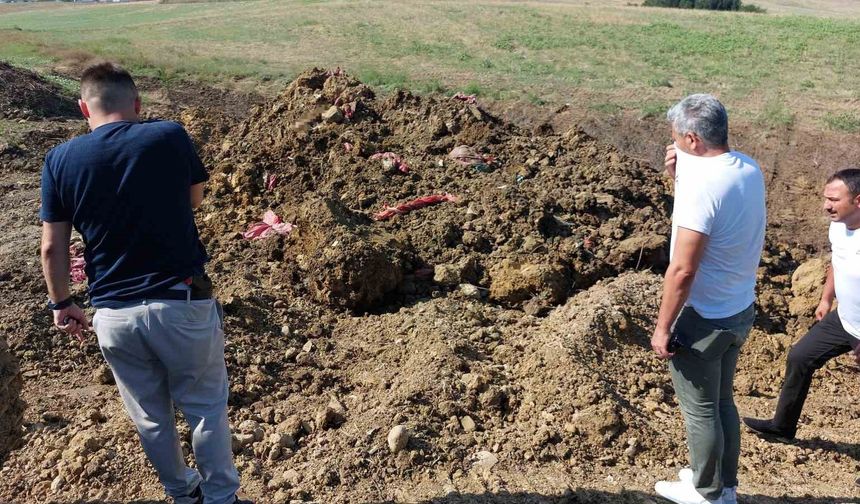 Samsun’da Mezarlık Yanında Şok Anlar! Drenaj Çalışması Sırasında Poşetlerden İnsan Ayakları Çıktı
