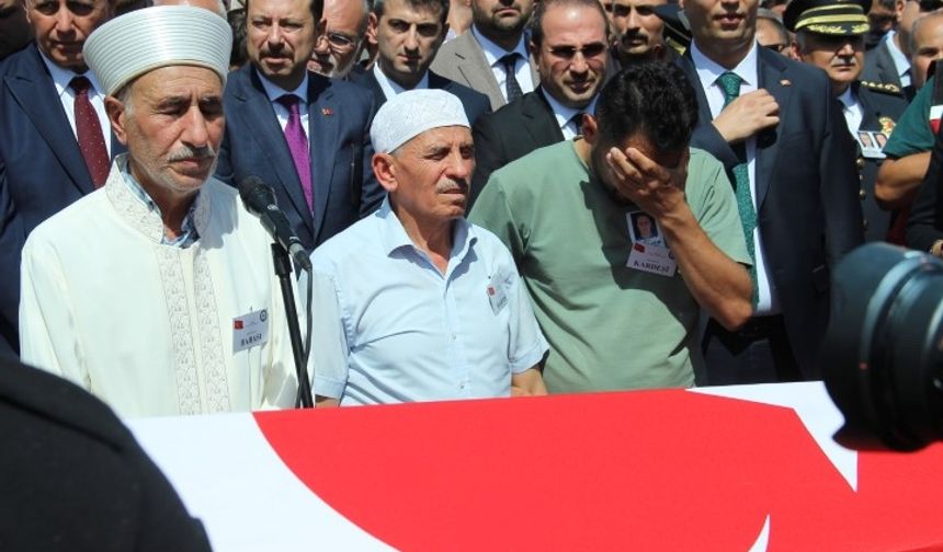 İzmir’de Şehit Olan Muhsin Aydemir ve Hasan Akın’a Veda: Cenaze Namazını Şehidin Babası Kıldırdı