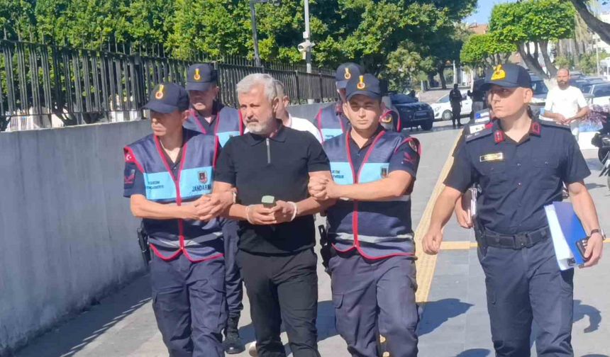 Manavgat Adliyesi Önünde Yoğun Güvenlik, Rüşvet ve Yolsuzluk Soruşturmasında Eski Başkan Şükrü Sözen Adliyeye Sevk Edildi