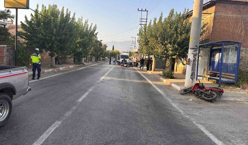 Ödemiş Ovakent Yolunda Feci Kaza! İki Motosiklet Çarpıştı, Mahalle Sarsıldı: 1 Ağır Yaralı Var