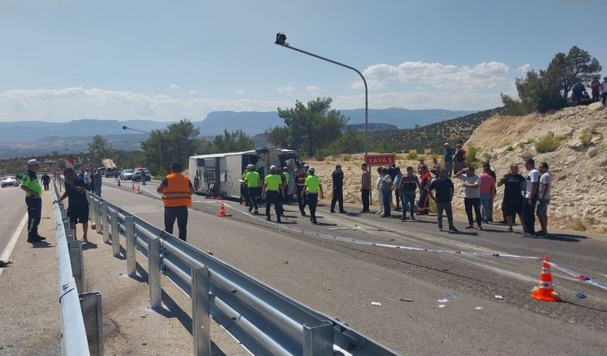 Mersin’de Kahreden Kaza! Otobüs ile Kamyon Çarpıştı, Ölü ve Yaralılar Var