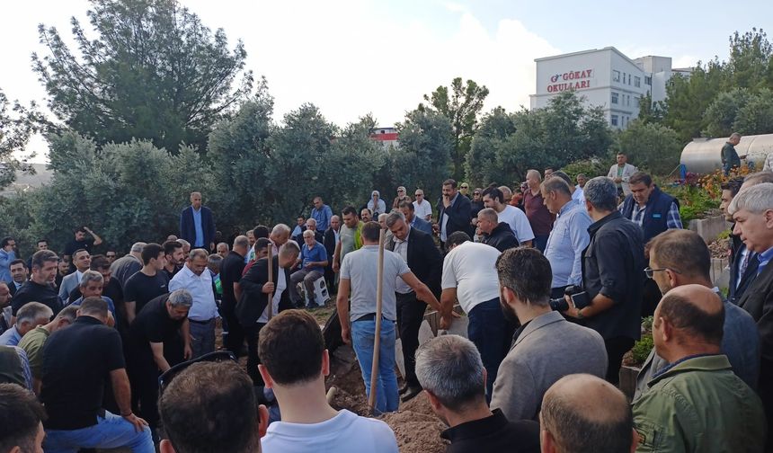 Ak Parti Osmaniye Milletvekili Seydi Gülsoy'un Vefat Eden Babası Son Yolculuğuna Uğurlandı