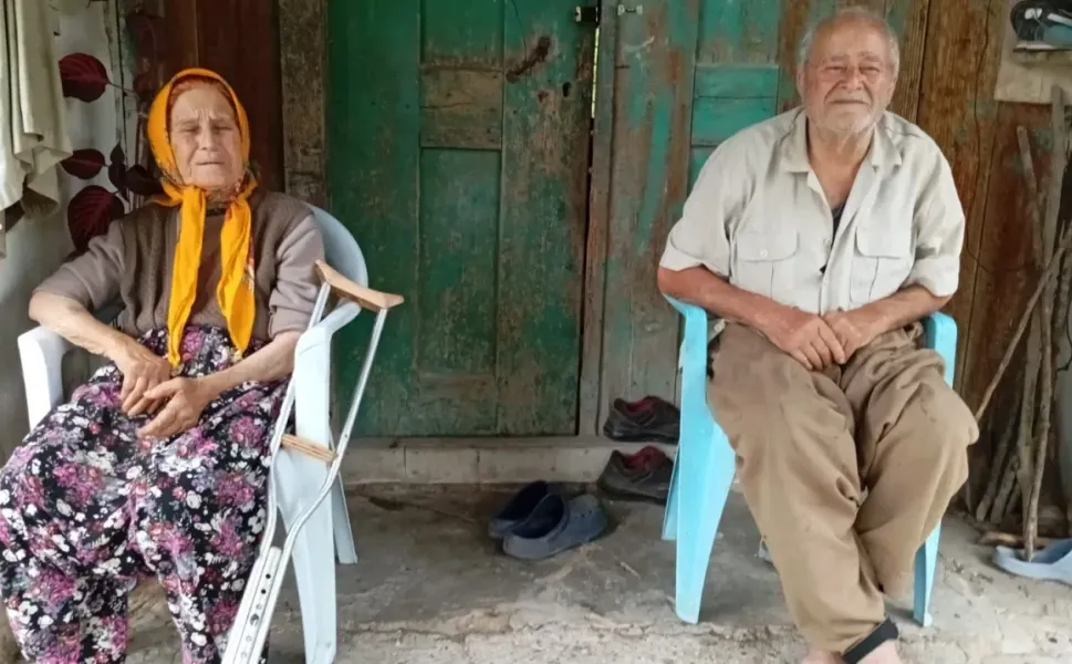 Osmaniye'de Yaşlı Çift, Suların Kesik Olması Nedeniyle Dere Suyu İçmek Zorunda