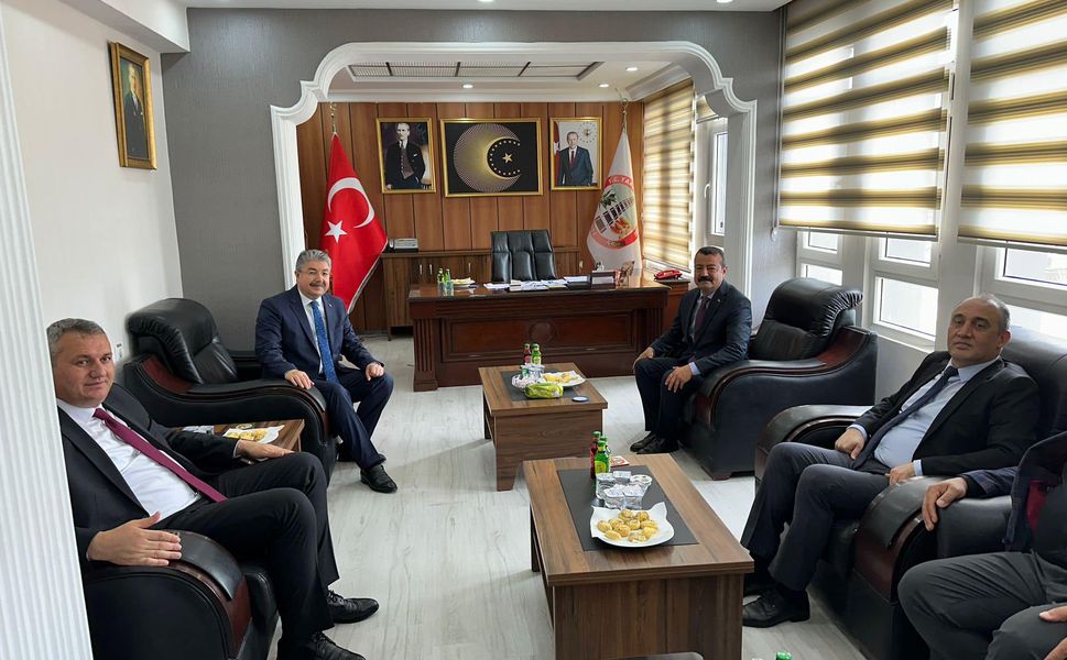 Osmaniye Valisi Sayın Erdinç Yılmaz, Yarbaşı Belediye Başkanı Aksoy'a hayırlı olsun ziyaretinde bulundu