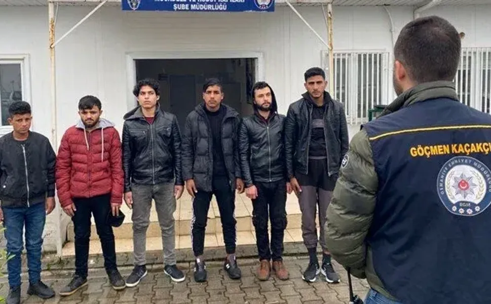 Osmaniye'de 5 Düzensiz Göçmen Yakalanarak Tutuklandı