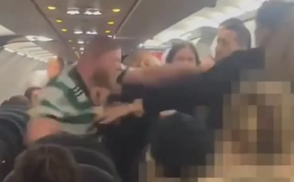 Edinburgh-Antalya Uçuşunda Sarhoş İskoç Yolcu Polise Saldırdı