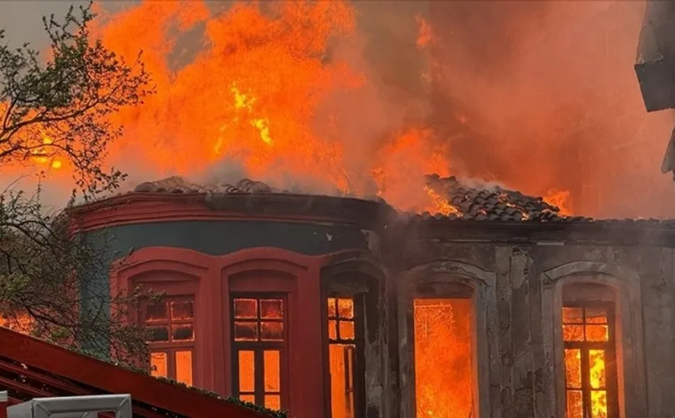 Kırklareli'de Tarihi Bir Binada Çıkan Yangın Kısa Sürede Kontrol Altına Alındı