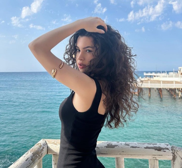 Kardeslerim Den Ayrilan Su Burcu Yazgi Coskun Solugu Tatilde Aldi W Y194