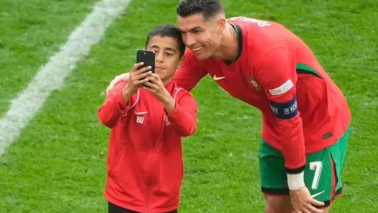 Cristiano Ronaldo Ile Sahada Fotoğraf Çeken