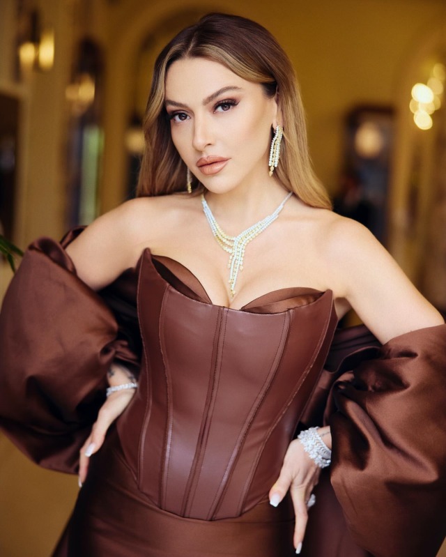 Hadise Den Cok Konusulacak Sozle (1)