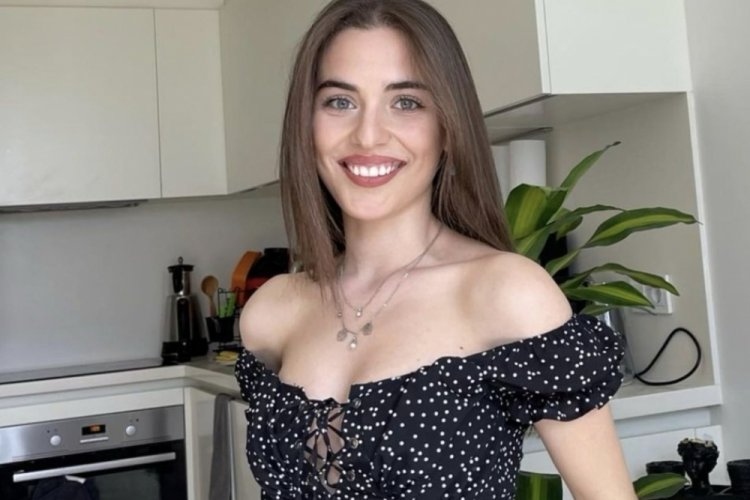1555902 Cagla Simsek Sosyal Medy