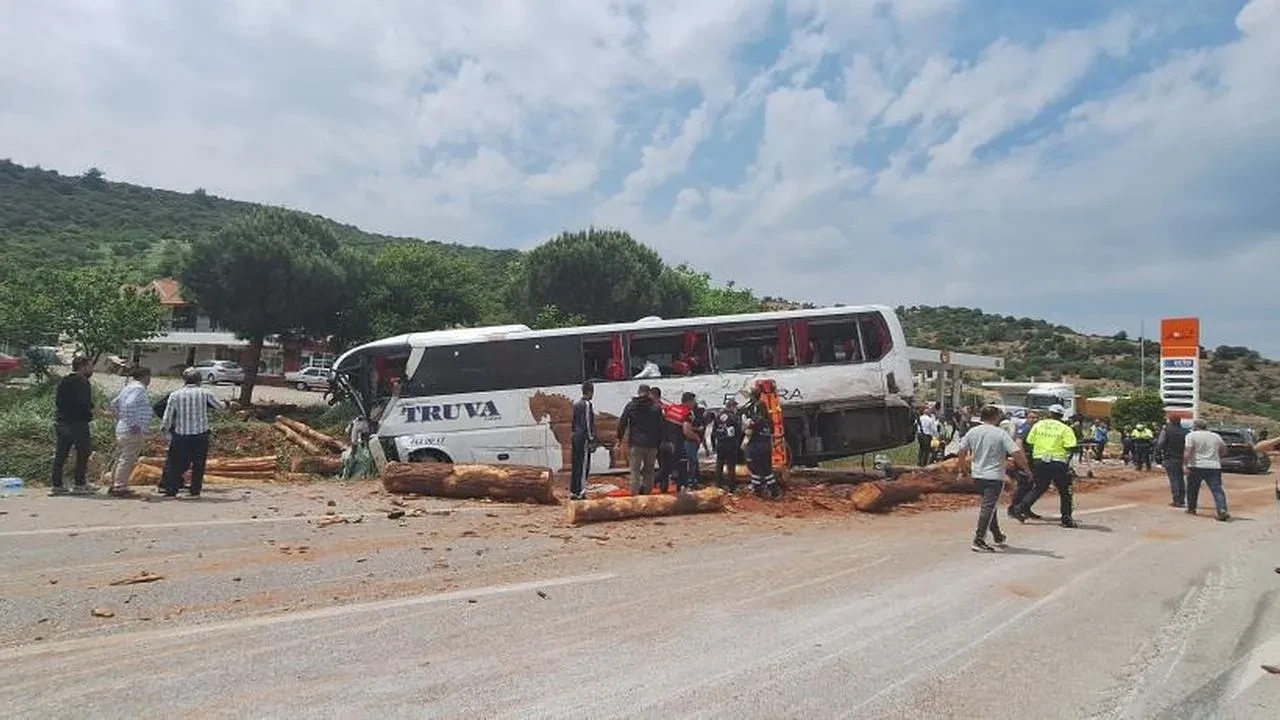 2115 Canakkalede Otobus Kazasi 6