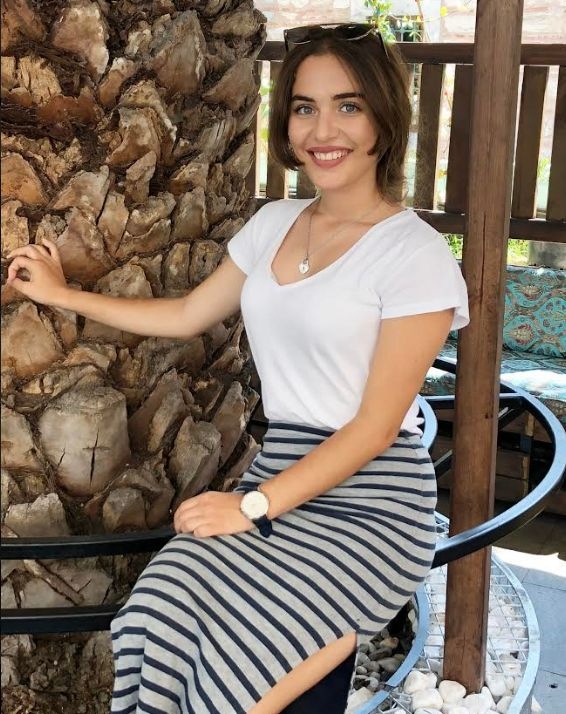 Çağla Şimşek Hiç Aşk Yaşamadım A