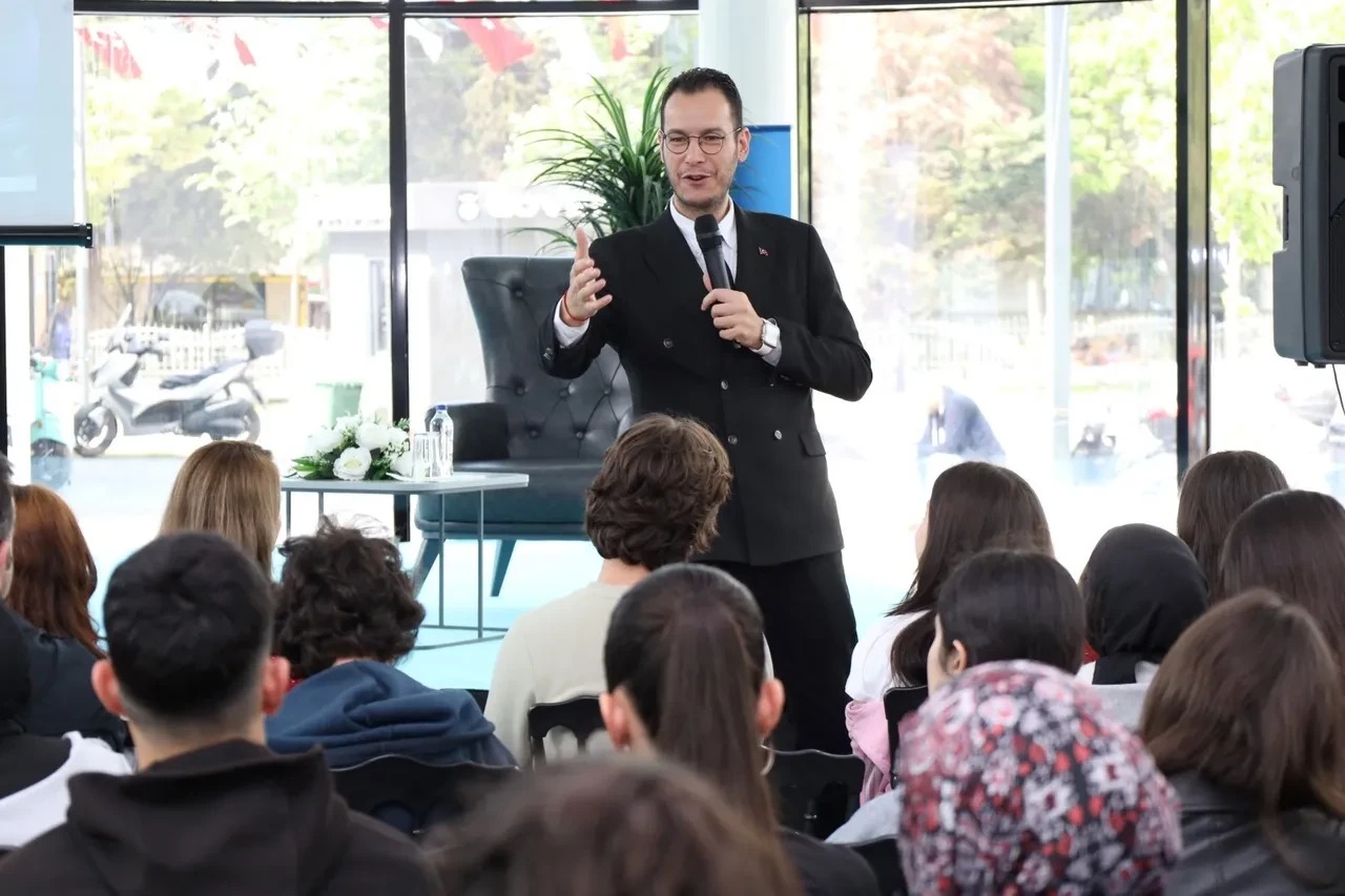 Instagram Ve Whatsapp Bizi Dinli