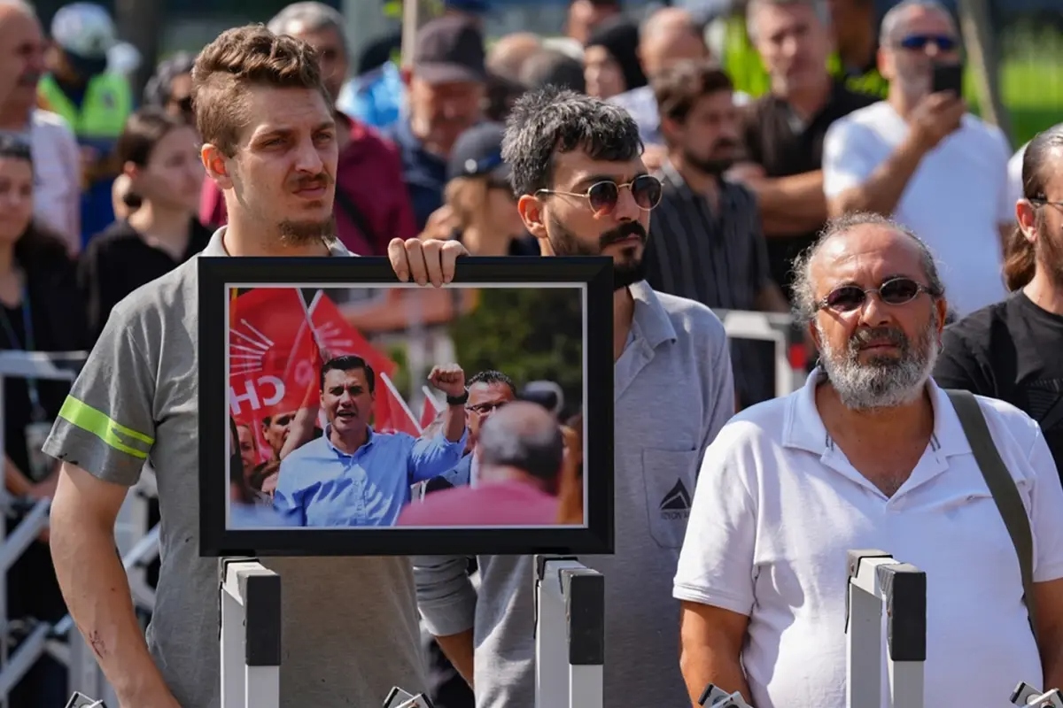 Ferdi Zeyrek Icin Cenaze Toreni