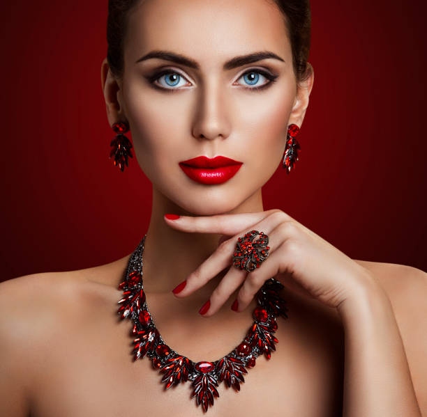 Moda Model Güzellik Makyaj Kırm
