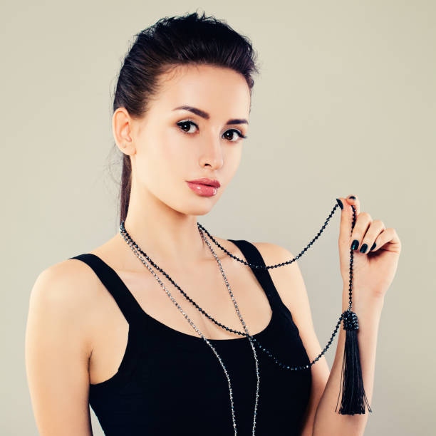 Moda Makyaj Ve Kolye Ile Güzel K-1