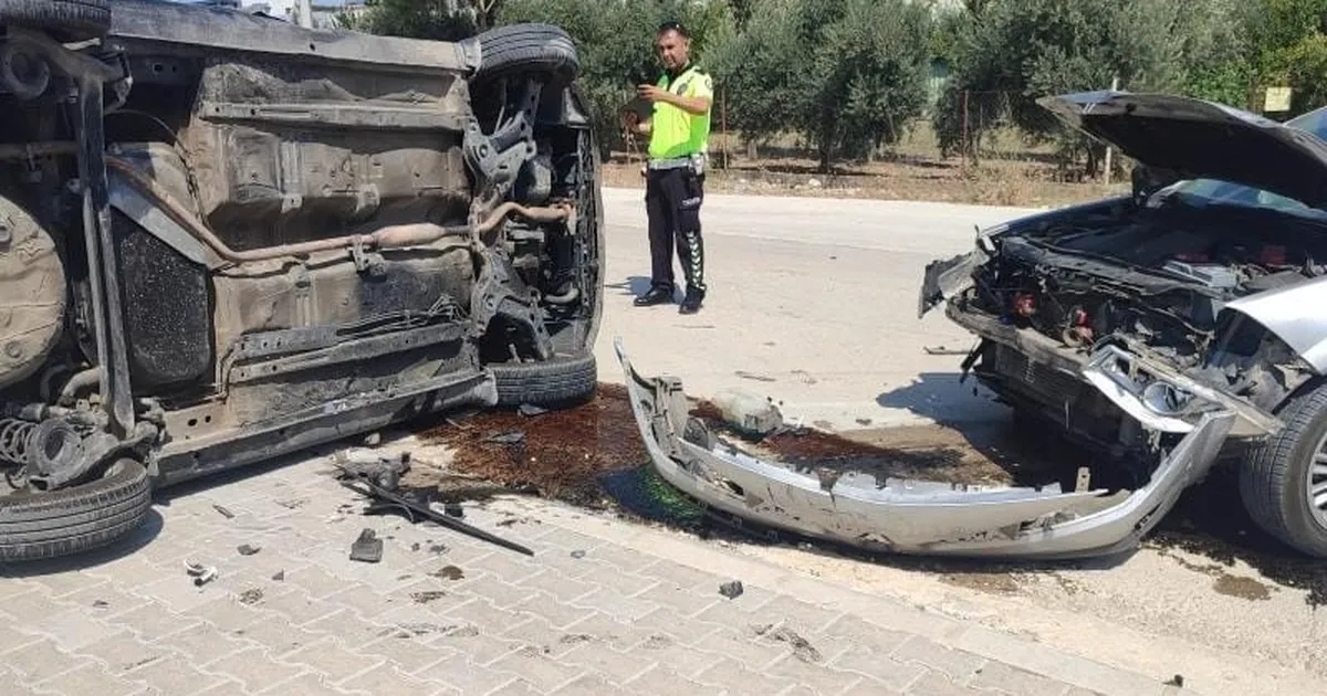 Osmaniye De Iki Otomobil Carpist