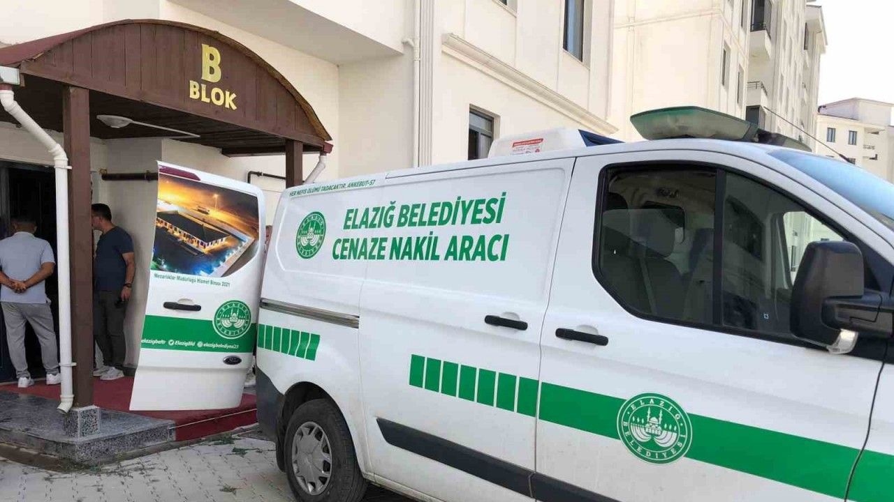 Baskomiser Esini Evde Baskasiyla