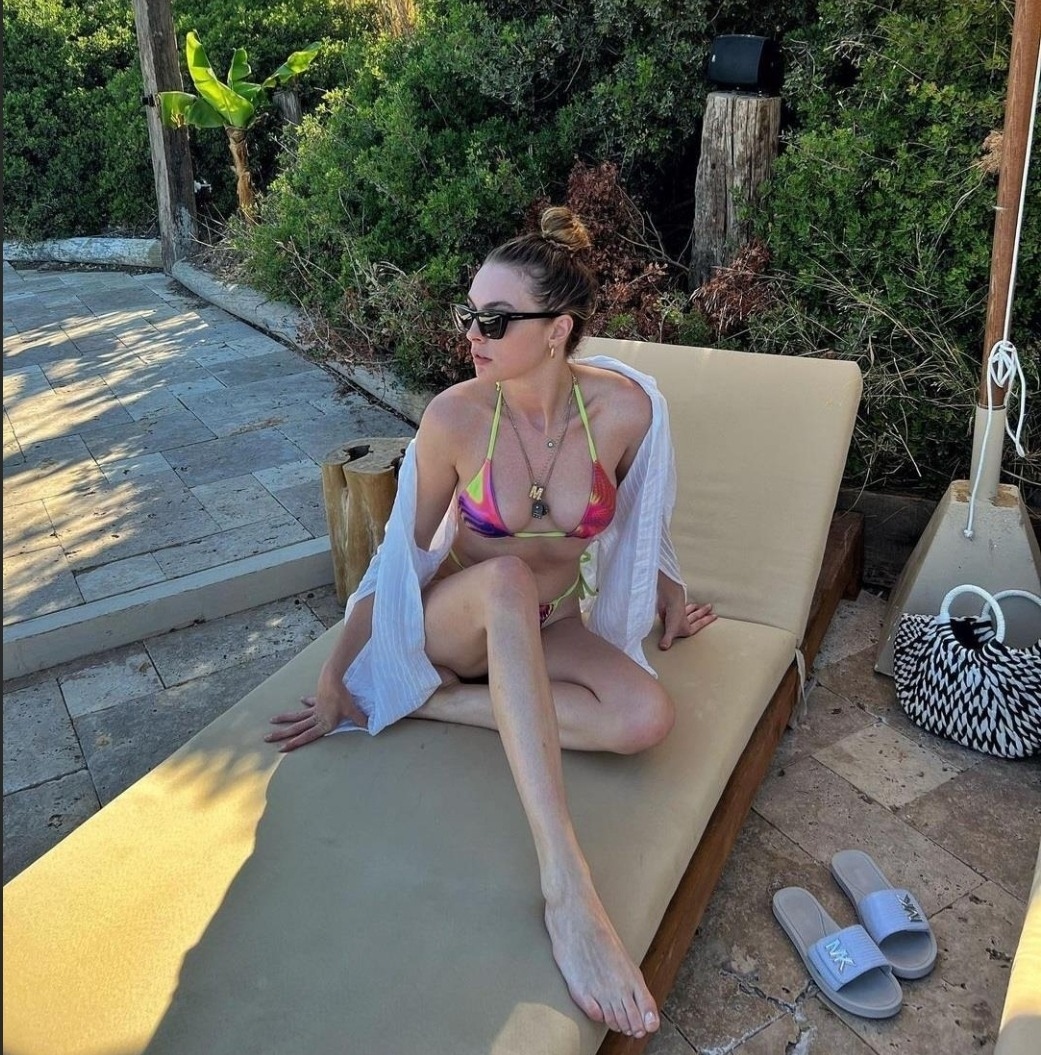 Melis Sezen In Ayagi 2249511-1